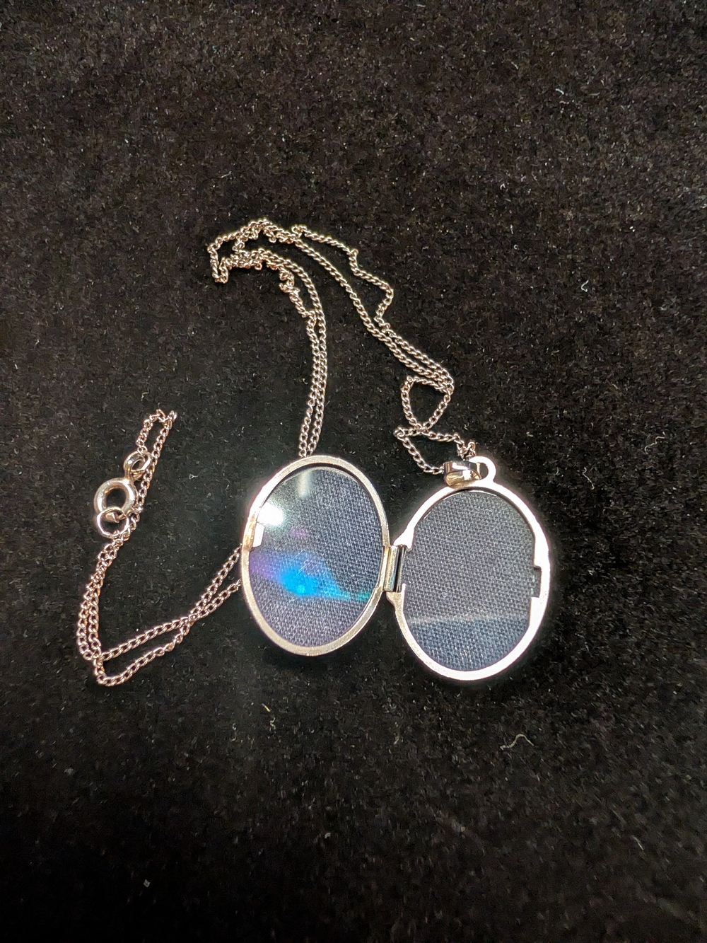 Michael Hill 925 Sterling Silver Floral Oval Locket Necklace w/ Box - Picture 5 of 6